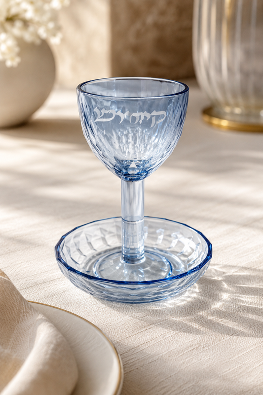 Verre à kiddouch sur pied bleu